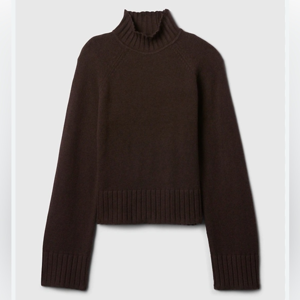 Gap sweater